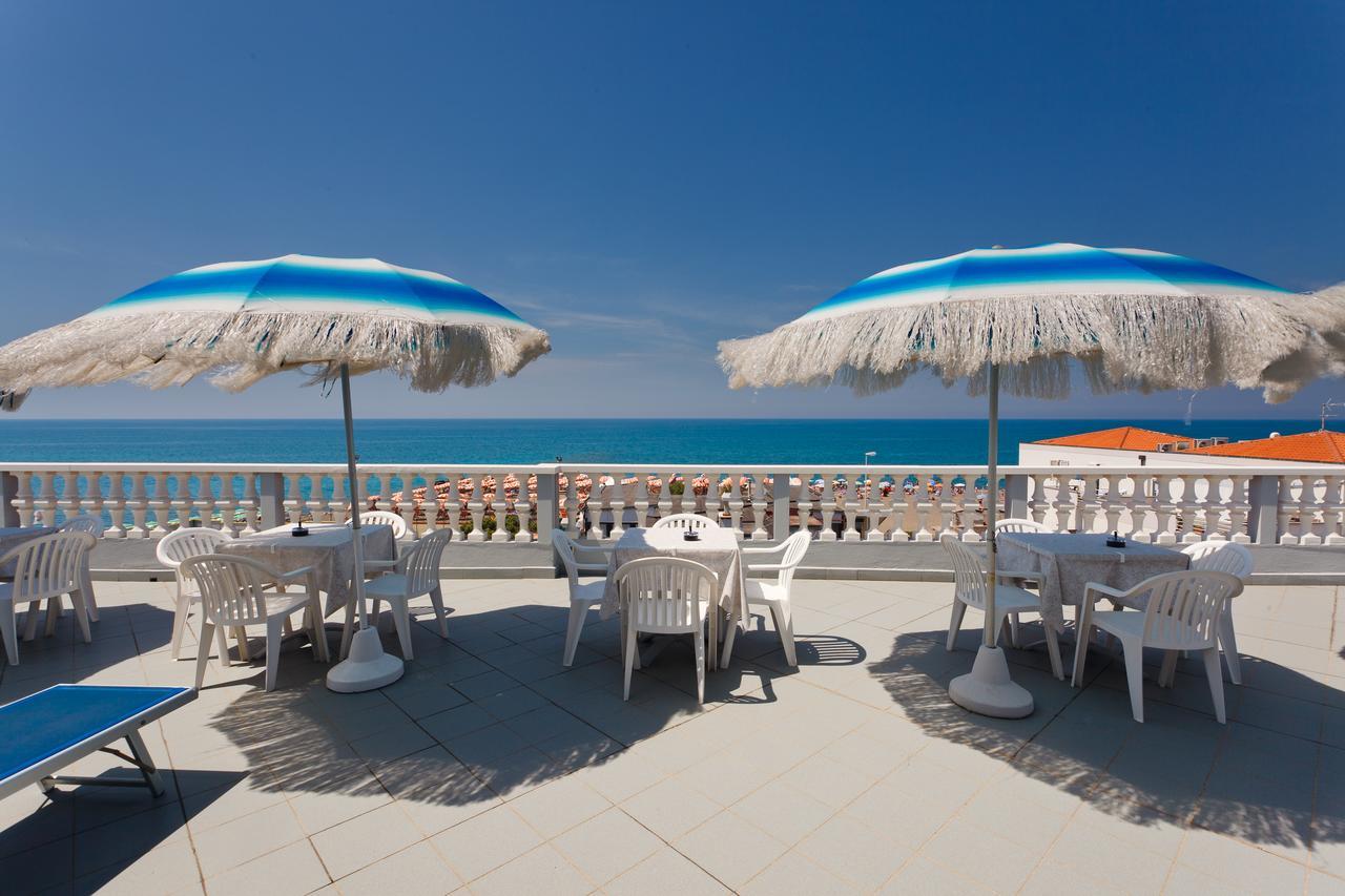 Hg Hotel Il Settebello Марина-ди-Чечина Экстерьер фото